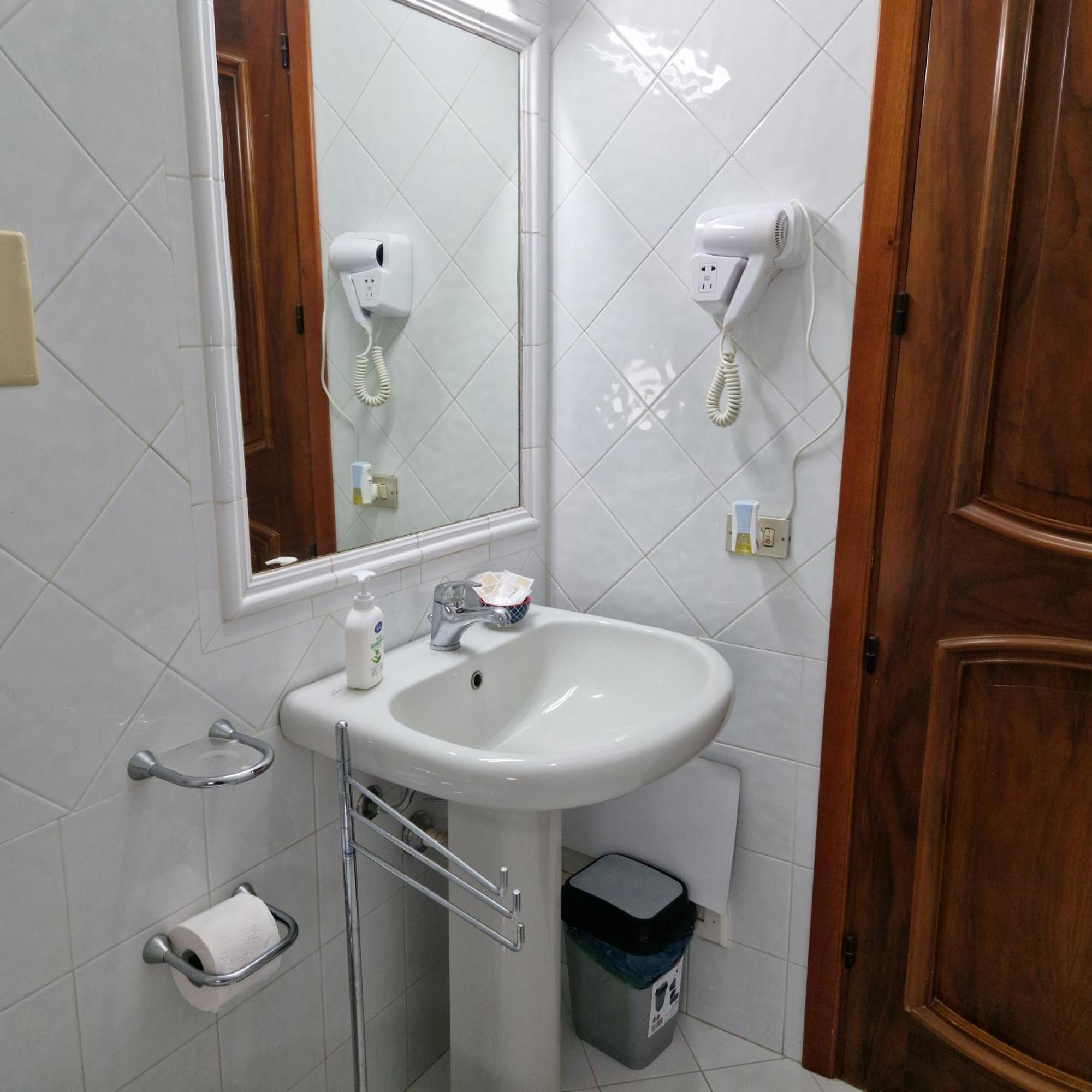 Rocksea Rooms Чефалу Экстерьер фото
